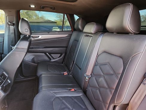 Used 2024 Volkswagen Atlas Cross Sport SE image 5