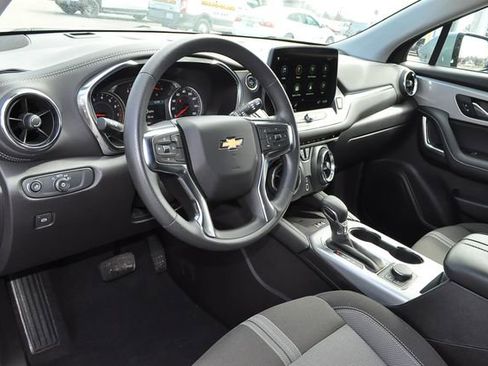 Used 2025 Chevrolet Blazer LT w/ Convenience Package image 9