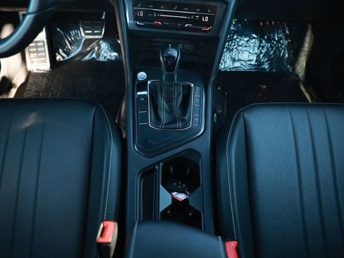 Used 2023 Volkswagen Tiguan SE R-Line image 28