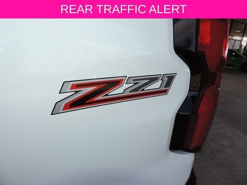 Used 2025 Chevrolet Colorado Z71 w/ Technology Package AWD/4WD image 14