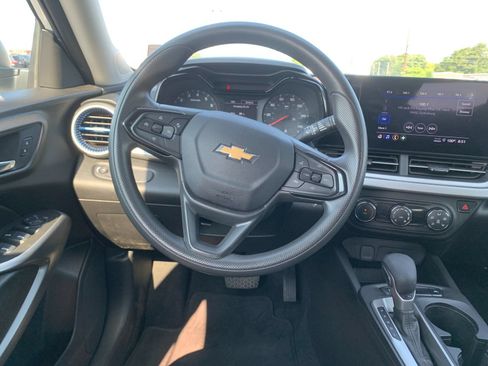 Used 2024 Chevrolet Trax LS FWD image 18
