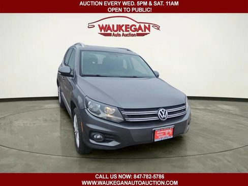 Used 2013 Volkswagen Tiguan SE image 3