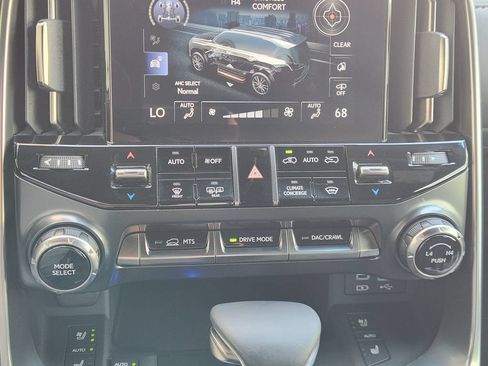 Used 2023 Lexus LX 600 4WD w/ Luxury Package image 19