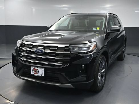 Used 2025 Ford Explorer Active w/ Active Comfort Package AWD/4WD image 11