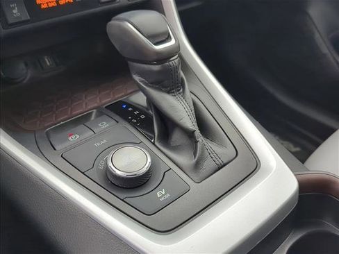 Used 2020 Toyota RAV4 Limited image 11