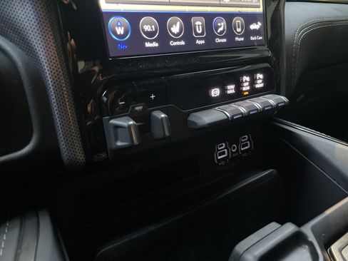 Used 2021 RAM 2500 Limited AWD/4WD image 29