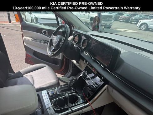 Used 2024 Kia Carnival EX image 15