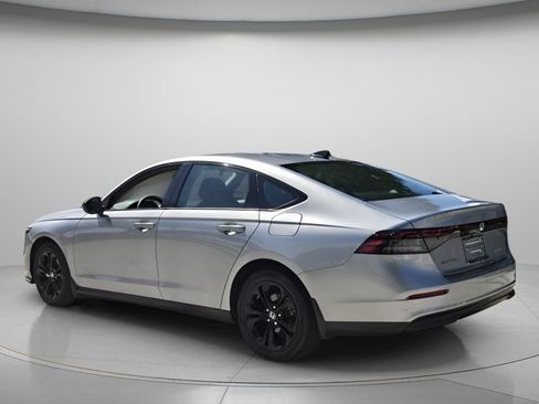 Certified 2025 Honda Accord SE image 8