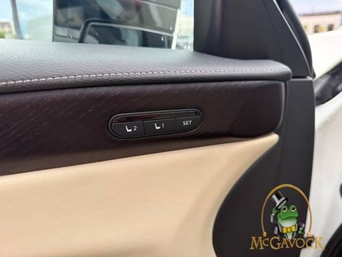 Used 2023 INFINITI QX60 Sensory w/ Vision Package AWD/4WD image 10