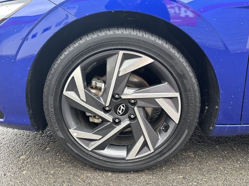 Used 2025 Hyundai Elantra SEL image 11