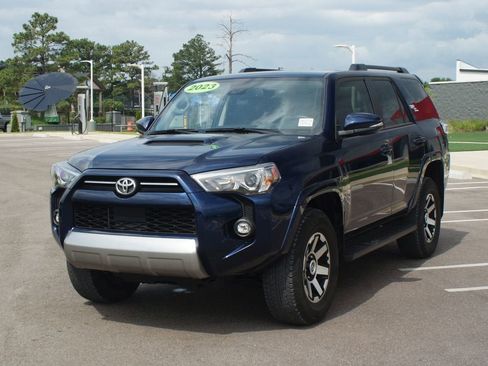 Used 2023 Toyota 4Runner TRD Off-Road Premium w/ Moonroof Package AWD/4WD image 25