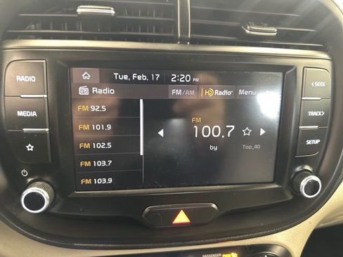 Used 2023 Kia Soul LX w/ LX Technology Package FWD image 24