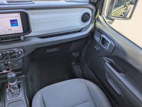 Used 2024 Jeep Wrangler Unlimited Sport AWD/4WD image 18