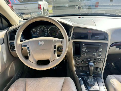 Used 2004 Volvo V70 2.5T image 18
