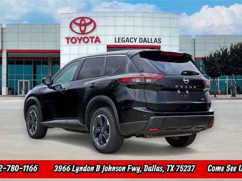 Used 2024 Nissan Rogue SV image 7