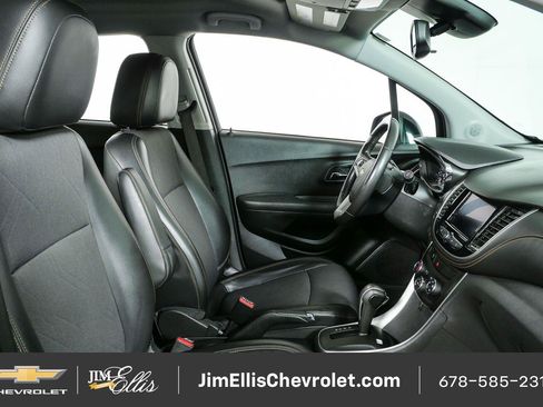 Certified 2020 Chevrolet Trax LT w/ LT Convenience Package AWD/4WD image 20