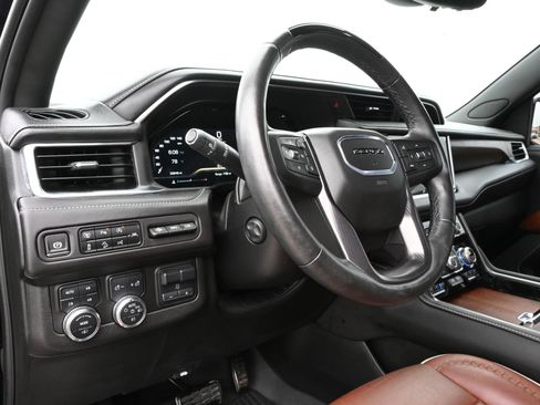 Used 2024 GMC Yukon XL Denali Ultimate AWD/4WD image 16