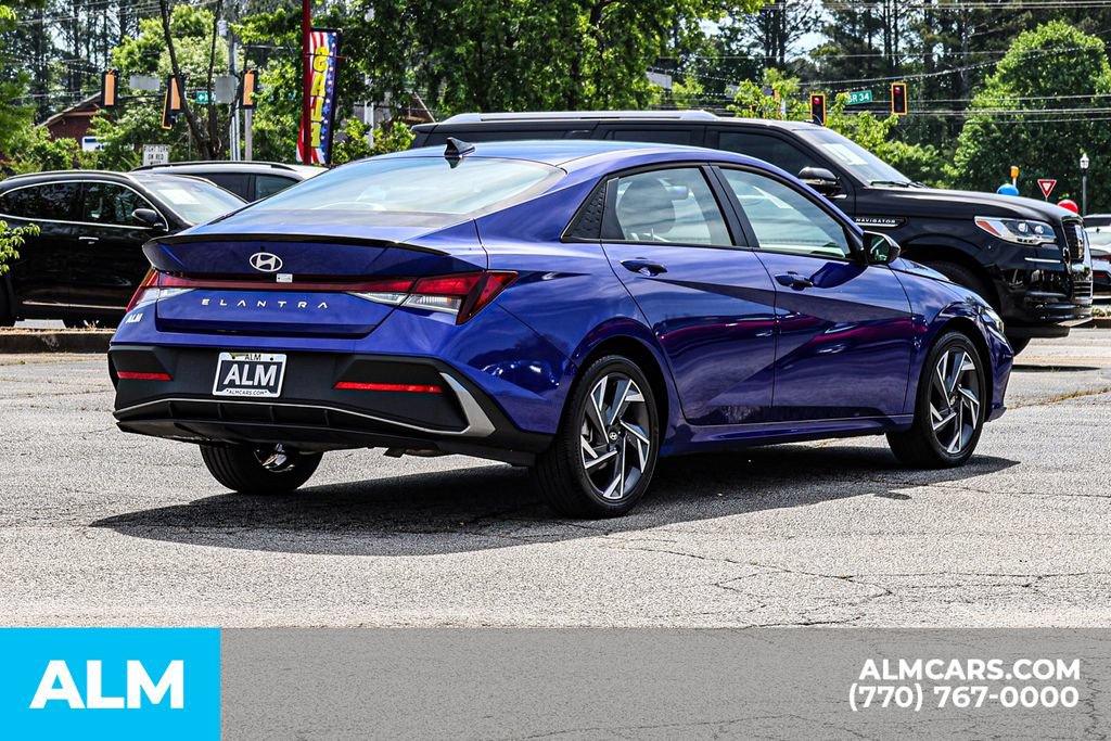 Used 2025 Hyundai Elantra Sport FWD image 5