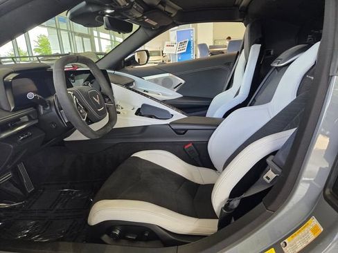 Used 2025 Chevrolet Corvette Stingray Preferred Cpe w/ Battery Protection Package RWD image 9