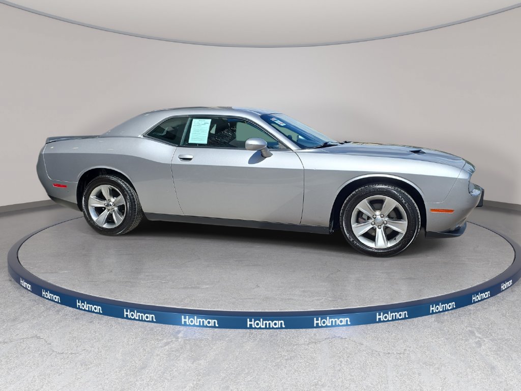 Used 2018 Dodge Challenger SXT RWD image 5