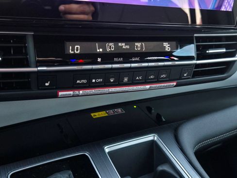 Certified 2026 Toyota Sienna XLE FWD image 19