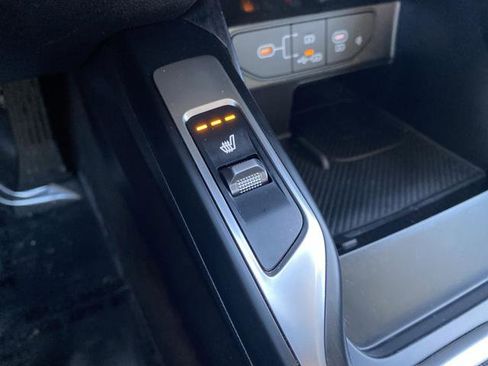 Used 2024 Kia Sorento S image 7