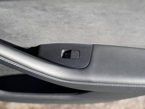 Used 2023 Tesla Model Y 2WD image 32