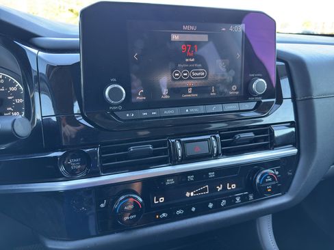 Used 2025 Nissan Pathfinder SV image 31