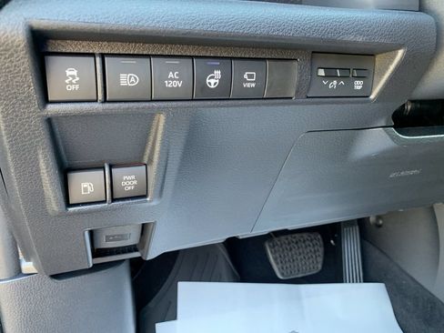 Used 2026 Toyota Sienna Platinum AWD/4WD image 32
