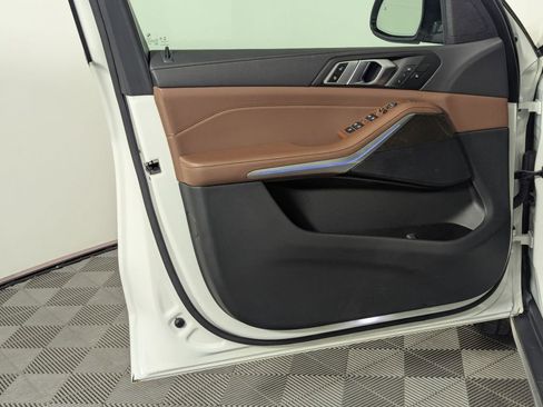 Used 2022 BMW X5 xDrive40i w/ Climate Comfort Package image 53