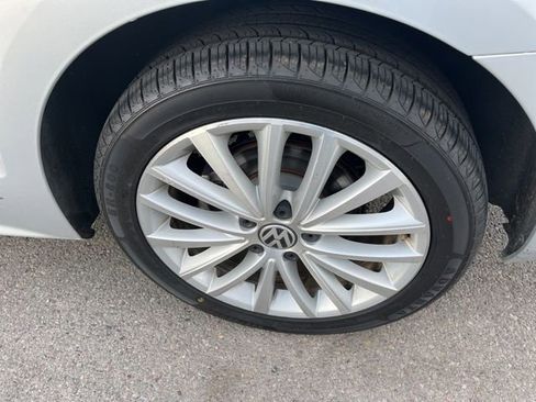 Used 2011 Volkswagen Jetta SEL image 24