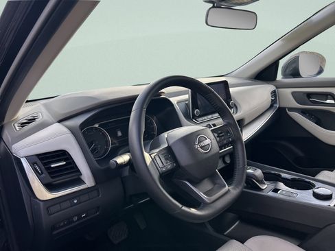 Used 2025 Nissan Rogue SV AWD/4WD image 25