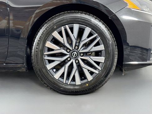 Used 2025 Nissan Altima 2.5 SV FWD image 40