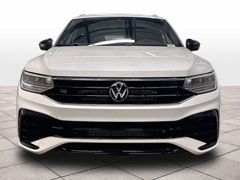 Used 2024 Volkswagen Tiguan SE R-Line FWD image 2