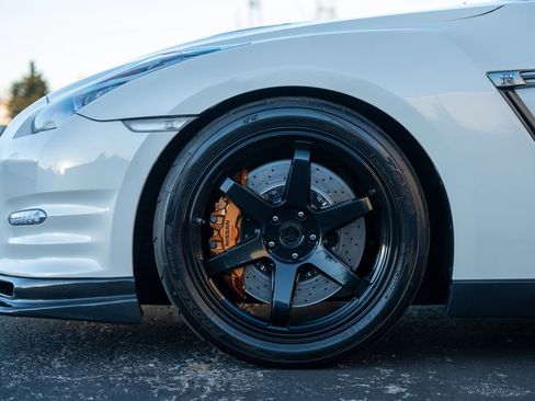 Used 2013 Nissan GT-R Premium image 5