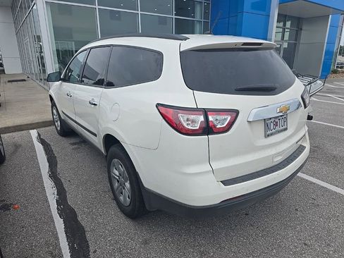 Used 2015 Chevrolet Traverse LS FWD image 2