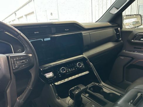 Used 2022 GMC Sierra 1500 AT4 w/ AT4 Premium Package image 3