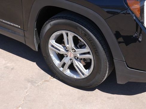 Used 2022 GMC Terrain SLE w/ Driver Convenience Package FWD image 9