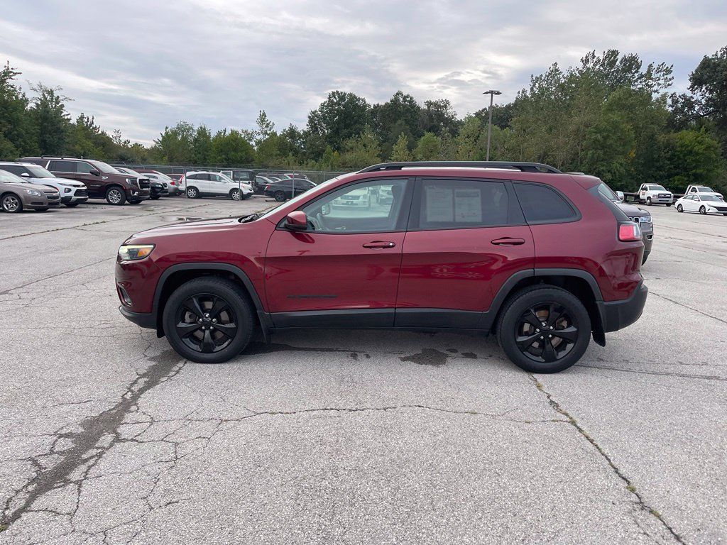 Used 2019 Jeep Cherokee Latitude Plus AWD/4WD image 2