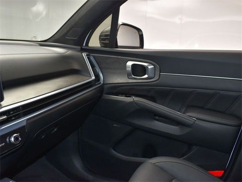 Certified 2025 Kia Sorento SX Prestige image 27