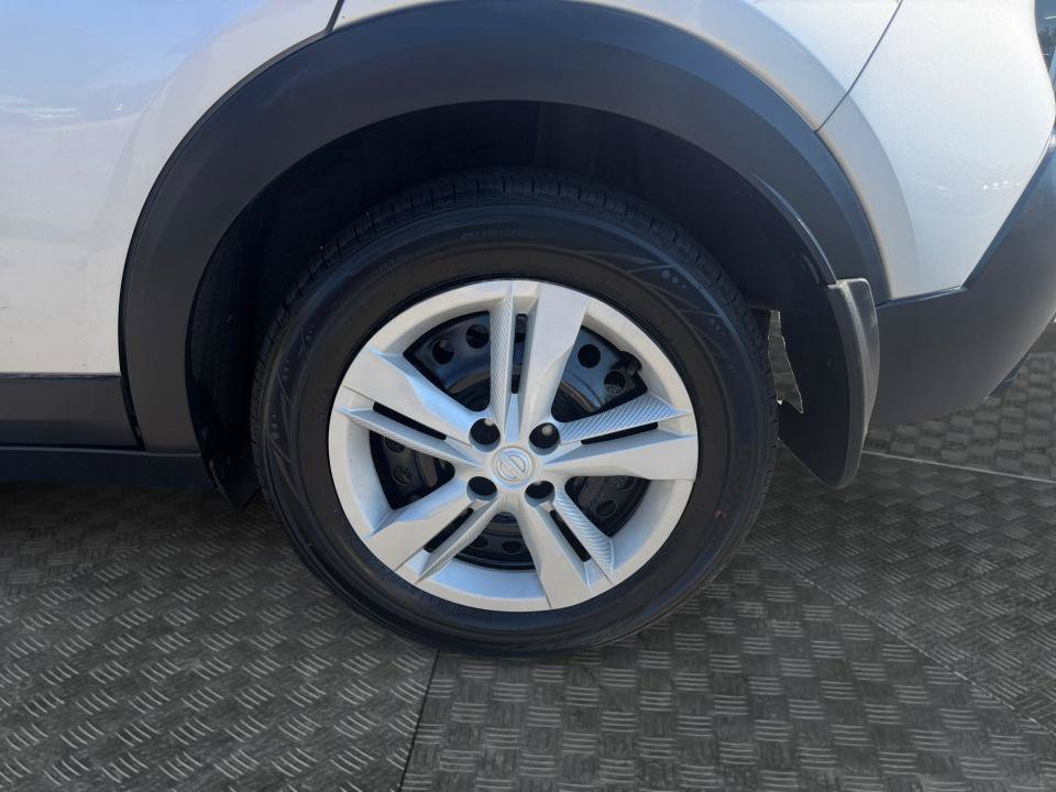 Used 2018 Nissan Kicks S FWD image 26