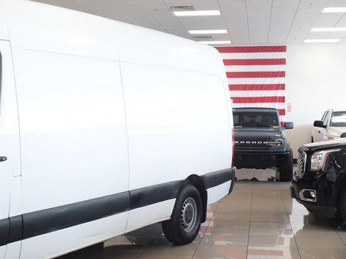Used 2019 Mercedes-Benz Sprinter 2500 image 10