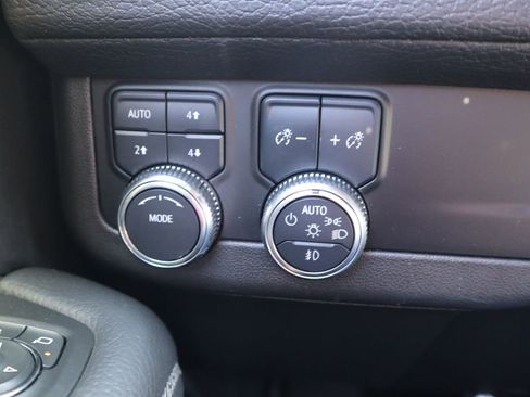 Used 2021 GMC Yukon Denali image 23