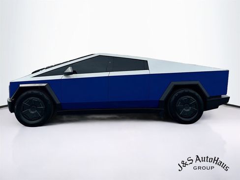 Used 2024 Tesla Cybertruck AWD Crew Cab image 4