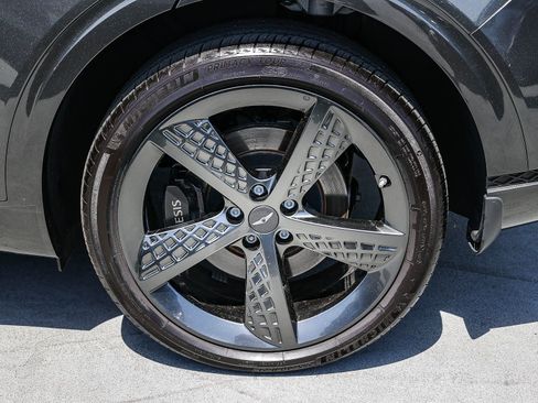 Used 2025 Genesis GV70 2.5T w/ Sport Prestige Package image 8