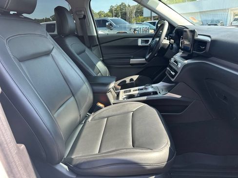 Used 2023 Ford Explorer XLT w/ Equipment Group 202A RWD image 14