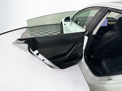 Used 2020 Tesla Model 3 Standard Range Plus image 25