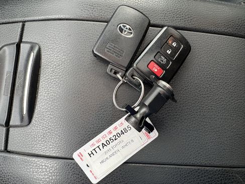 Used 2015 Toyota Highlander XLE AWD/4WD image 34