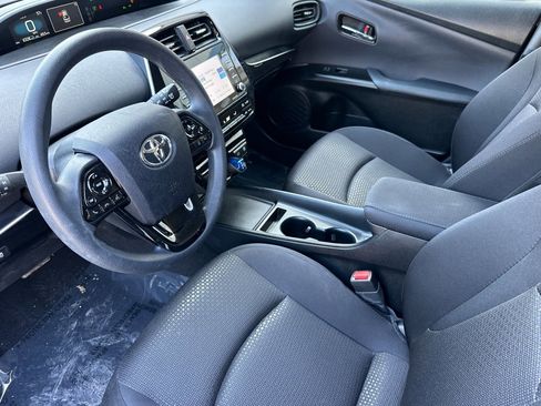 Used 2022 Toyota Prius LE image 14