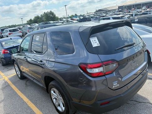 Used 2023 Honda Pilot LX image 4